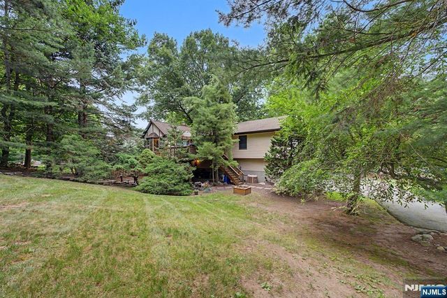 12 Seminole Avenue, Oakland, NJ 07436