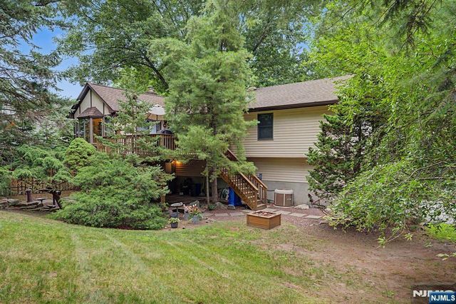 12 Seminole Avenue, Oakland, NJ 07436