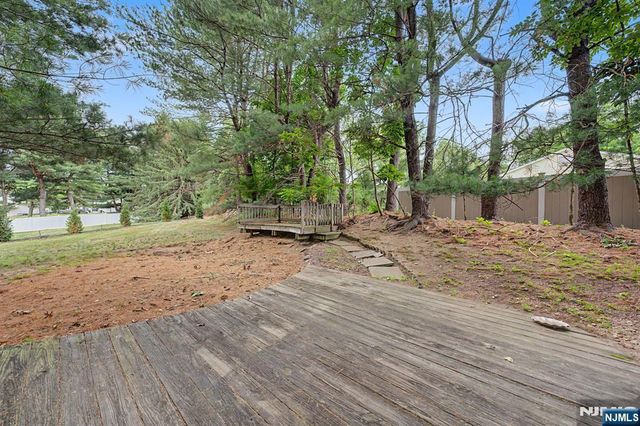 12 Seminole Avenue, Oakland, NJ 07436
