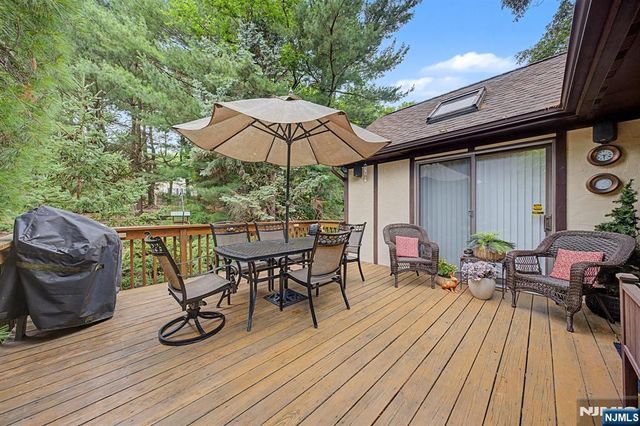 12 Seminole Avenue, Oakland, NJ 07436