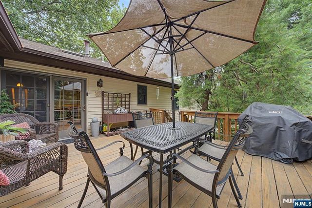 12 Seminole Avenue, Oakland, NJ 07436