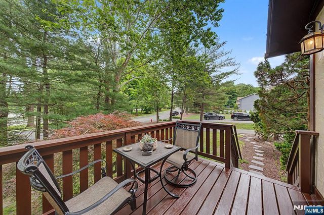 12 Seminole Avenue, Oakland, NJ 07436