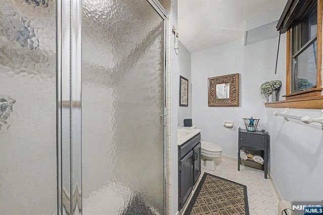 12 Seminole Avenue, Oakland, NJ 07436