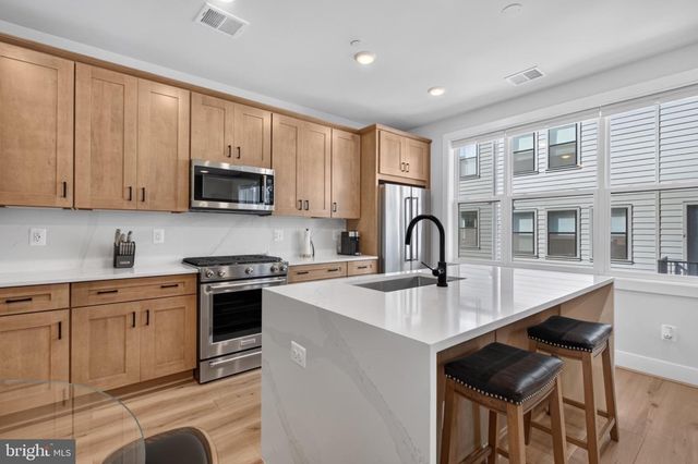 4971 EISENHOWER AVE, Alexandria, VA 22304