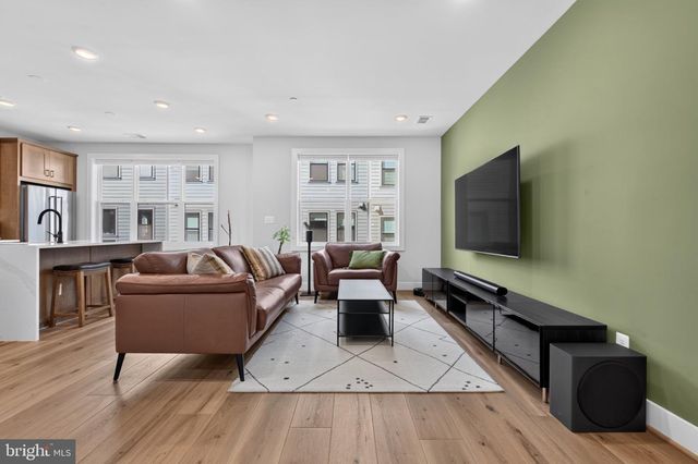 4971 EISENHOWER AVE, Alexandria, VA 22304