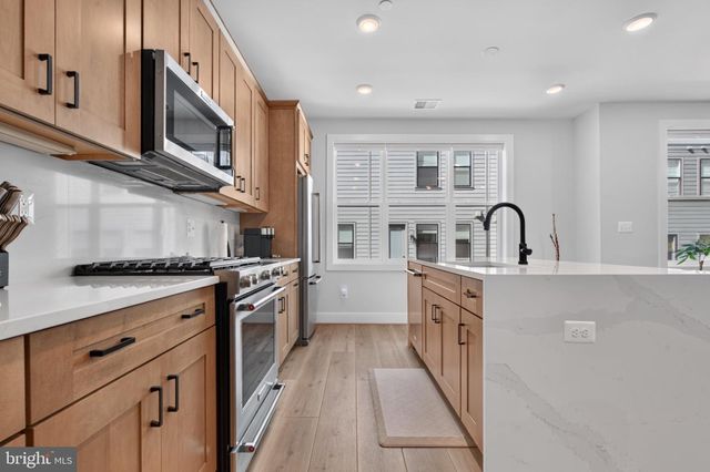 4971 EISENHOWER AVE, Alexandria, VA 22304