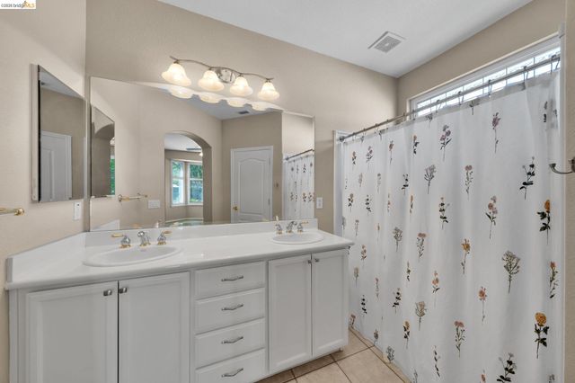 297 Baldwin Dr, Brentwood, CA 94513