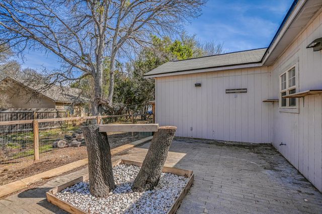6 Happy Hollow LN, Wimberley, TX 78676