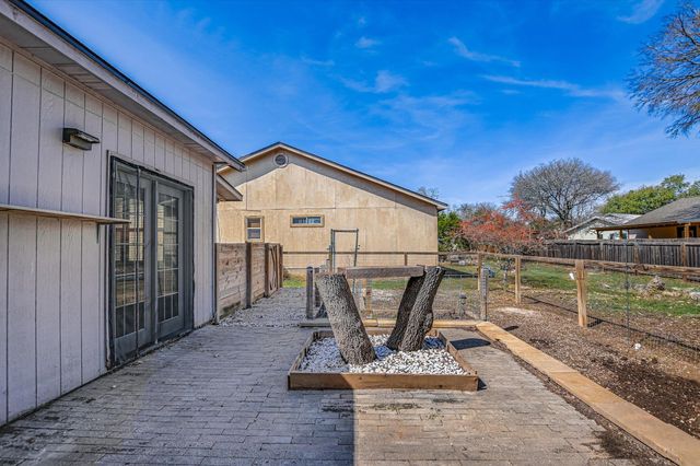 6 Happy Hollow LN, Wimberley, TX 78676