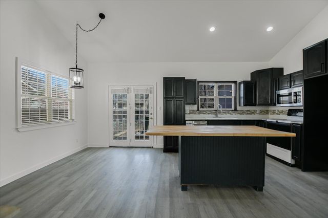 6 Happy Hollow LN, Wimberley, TX 78676