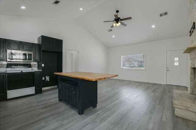 6 Happy Hollow LN, Wimberley, TX 78676