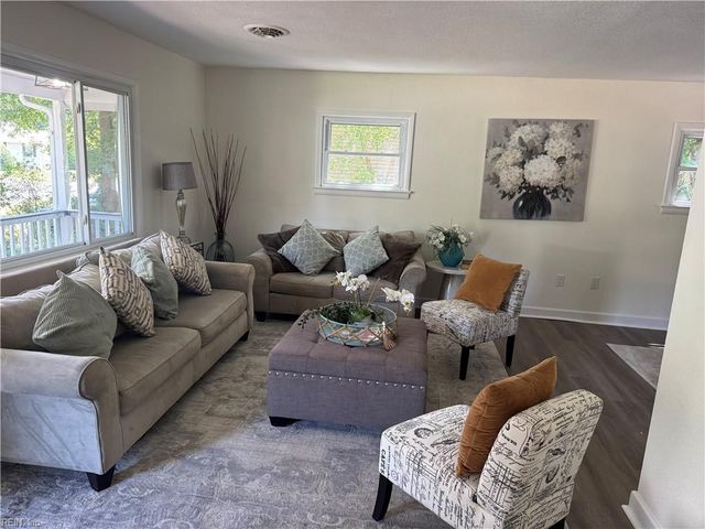 116 Woodhaven RD, Newport News, VA 23608