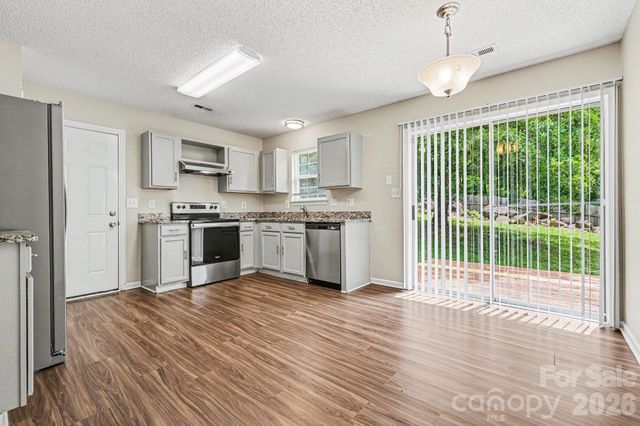 8028 Lobilia Lane, Charlotte, NC 28214