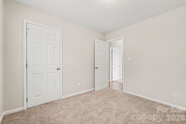 8028 Lobilia Lane, Charlotte, NC 28214