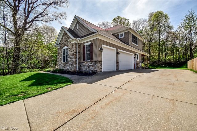 8075 Rainbow Drive, Concord Twp, OH 44077