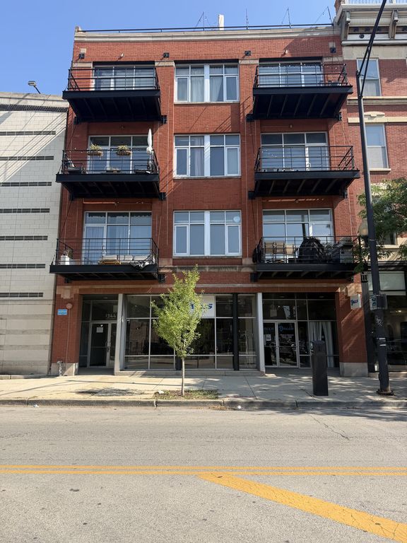 1344 W Madison Street 302, Chicago, IL 60607