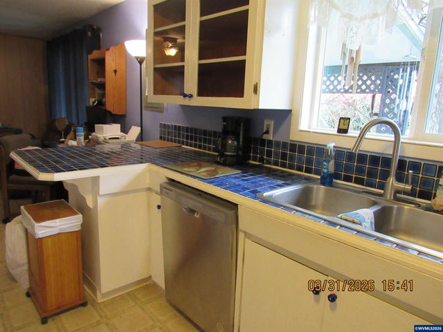 854 SW Swift Av, Mill City, OR 97360