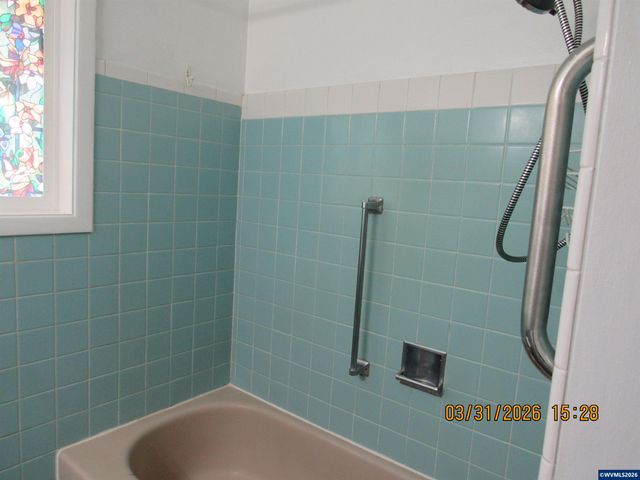 854 SW Swift Av, Mill City, OR 97360