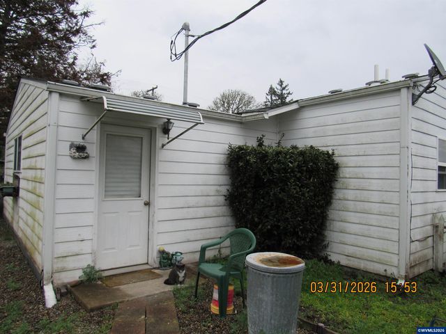 854 SW Swift Av, Mill City, OR 97360