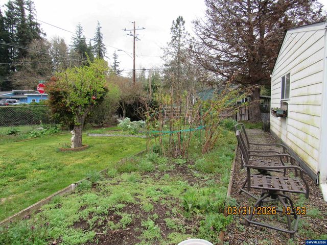 854 SW Swift Av, Mill City, OR 97360