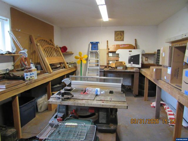 854 SW Swift Av, Mill City, OR 97360