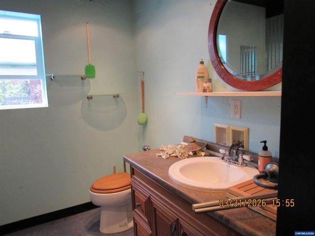 854 SW Swift Av, Mill City, OR 97360