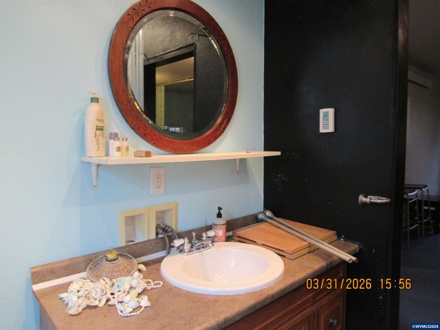 854 SW Swift Av, Mill City, OR 97360