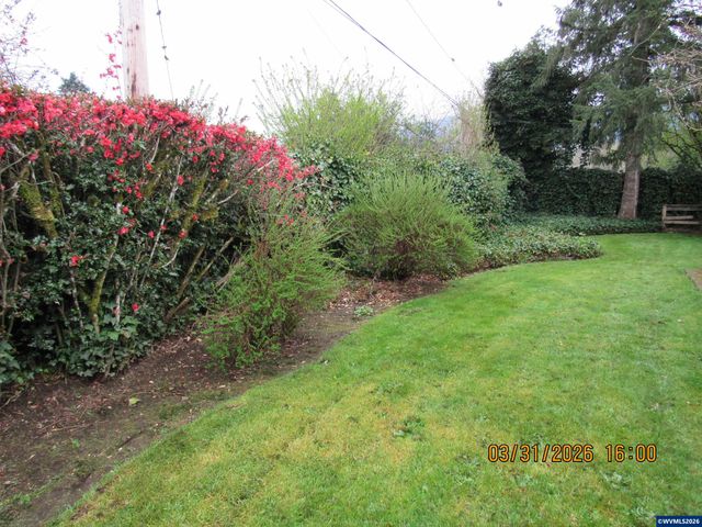 854 SW Swift Av, Mill City, OR 97360