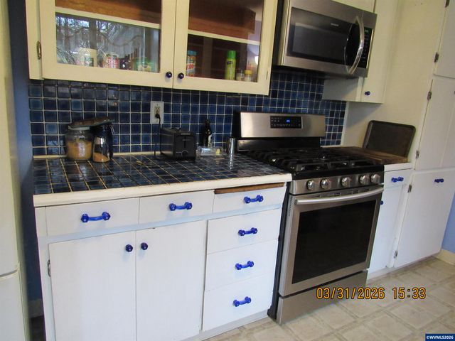 854 SW Swift Av, Mill City, OR 97360