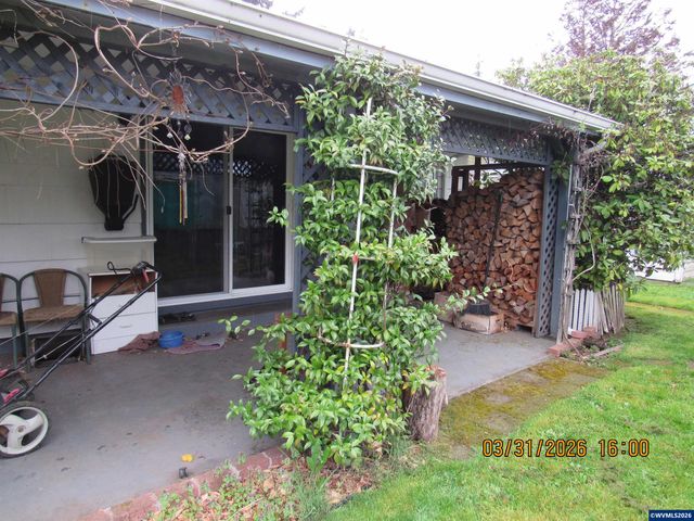 854 SW Swift Av, Mill City, OR 97360