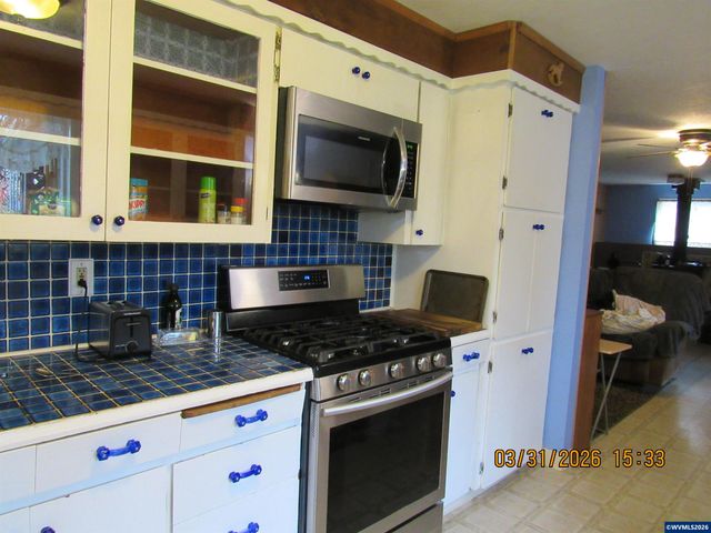 854 SW Swift Av, Mill City, OR 97360