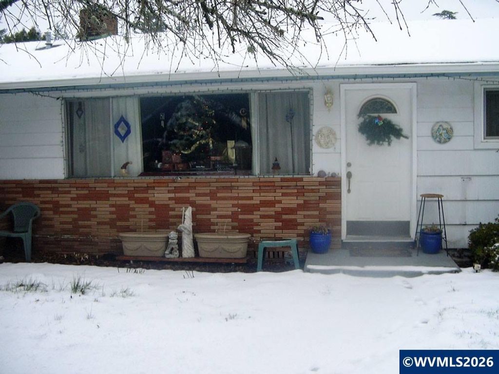 854 SW Swift Av, Mill City, OR 97360