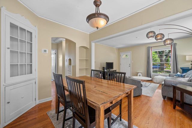 4823 N Hollywood AVENUE, Whitefish Bay, WI 53217