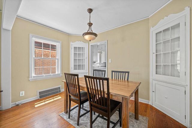 4823 N Hollywood AVENUE, Whitefish Bay, WI 53217