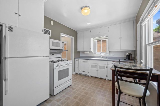 4823 N Hollywood AVENUE, Whitefish Bay, WI 53217