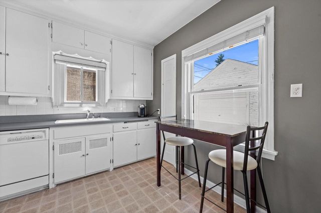 4823 N Hollywood AVENUE, Whitefish Bay, WI 53217