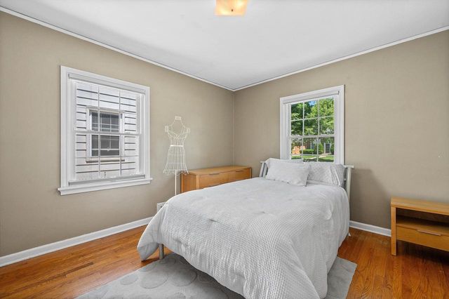 4823 N Hollywood AVENUE, Whitefish Bay, WI 53217