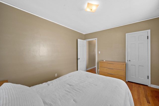 4823 N Hollywood AVENUE, Whitefish Bay, WI 53217