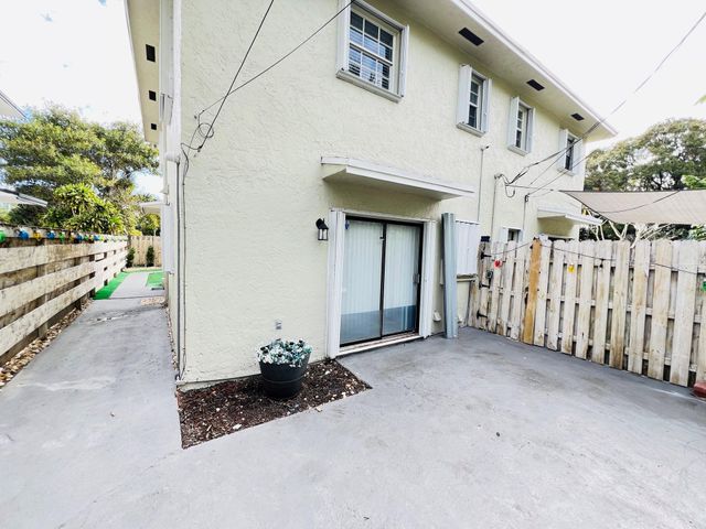 1123 N Andrews Ave, Fort Lauderdale, FL 33311