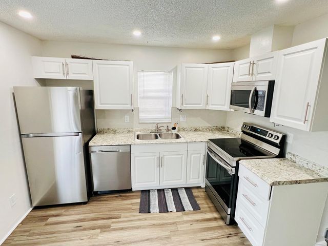 1123 N Andrews Ave, Fort Lauderdale, FL 33311