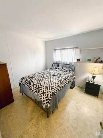 21 Fernwood Lane, Bakersfield, CA 93308