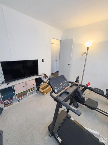 21 Fernwood Lane, Bakersfield, CA 93308