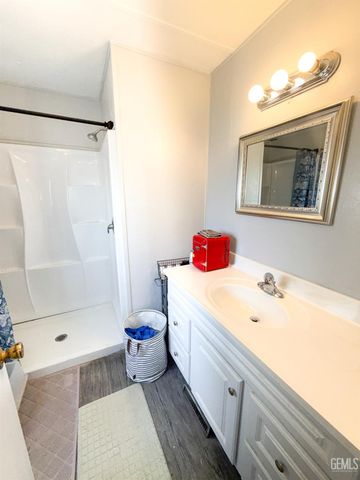 21 Fernwood Lane, Bakersfield, CA 93308