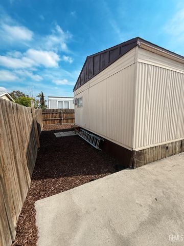 21 Fernwood Lane, Bakersfield, CA 93308