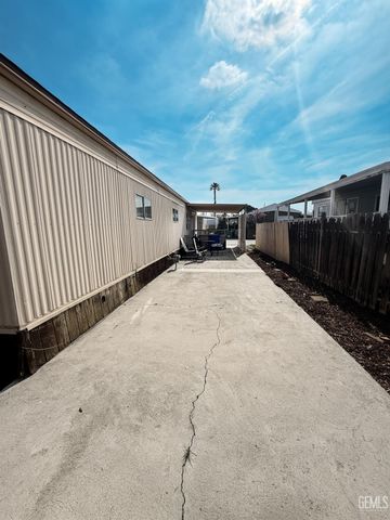 21 Fernwood Lane, Bakersfield, CA 93308