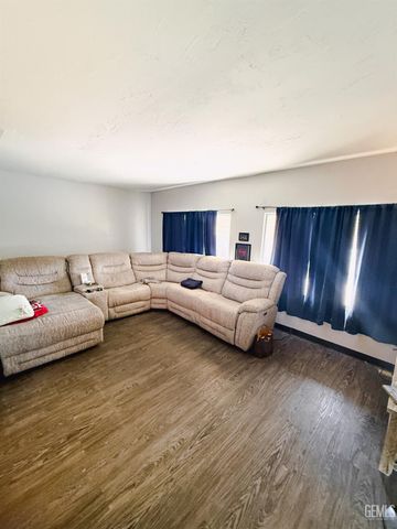 21 Fernwood Lane, Bakersfield, CA 93308