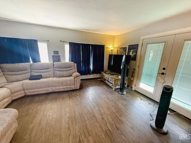 21 Fernwood Lane, Bakersfield, CA 93308