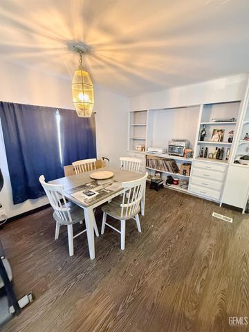 21 Fernwood Lane, Bakersfield, CA 93308