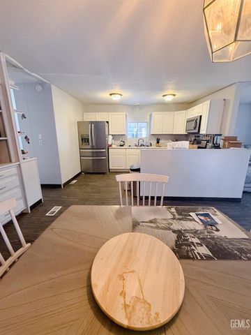 21 Fernwood Lane, Bakersfield, CA 93308