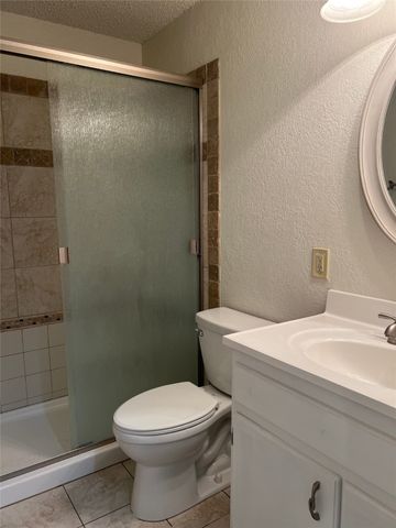 814 W Bridge Street, Granbury, TX 76048